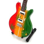 Mini gitara -Bob Marley -Tribute - Ganja, skala 1:4; MGT-0468